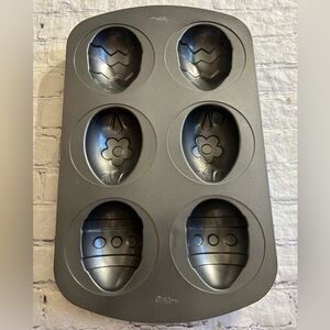 WILTON 6-CAVITY EASTER EGG CAKE PAN NON-STICK BAKE EGG SHAPE CAKES/MUFFINS